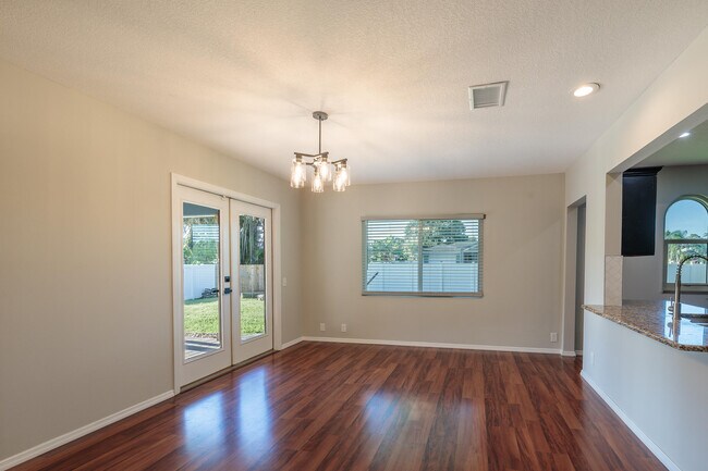 Building Photo - 842 SE Streamlet Ave