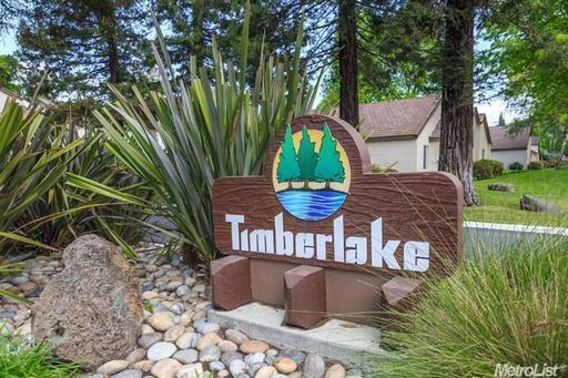 Building Photo - Upgraded 2 bedroom condo in a gated commun...