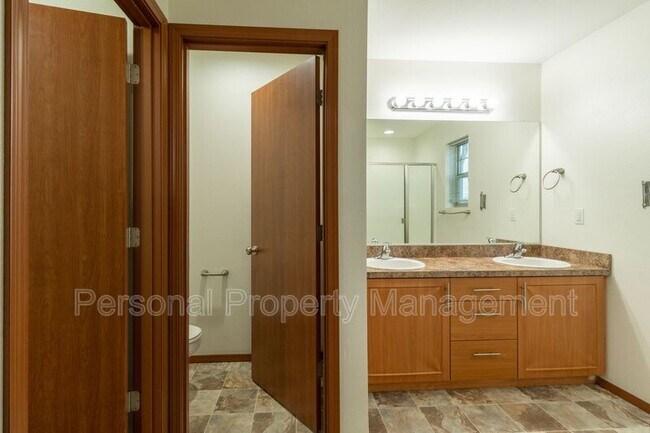 Building Photo - 3604 NE 81st Cir