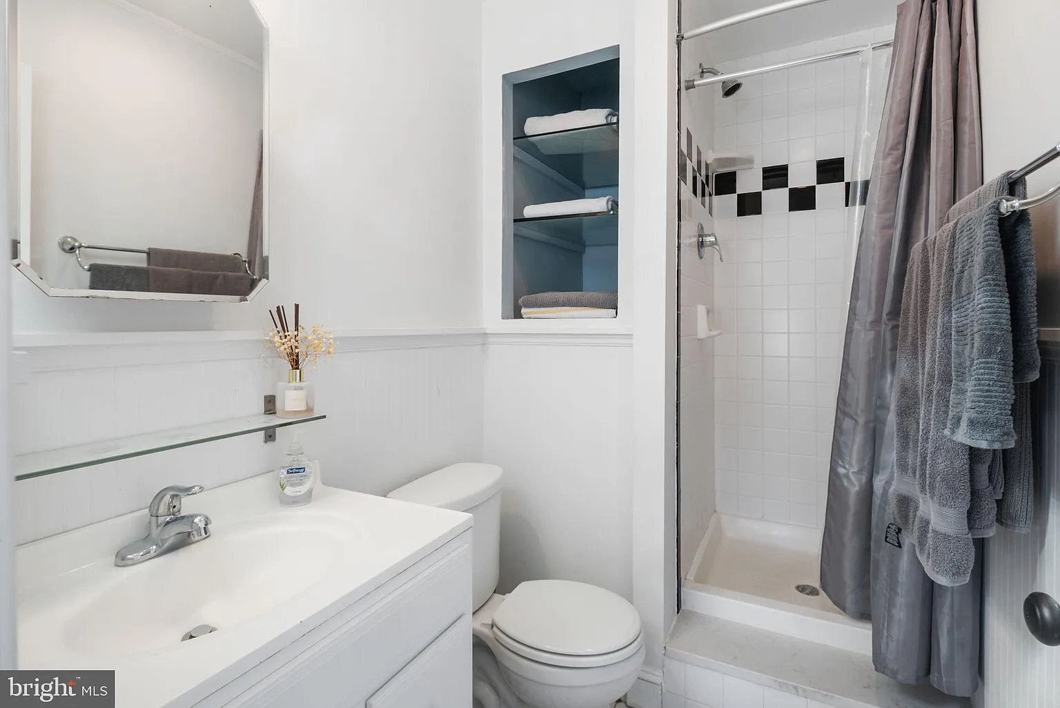 3rd Floor Bathroom - 706 N Bodine St