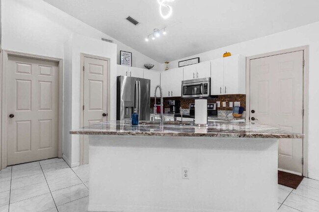 Building Photo - Updated 3BR Home with Fenced Backyard & Great Kitchen