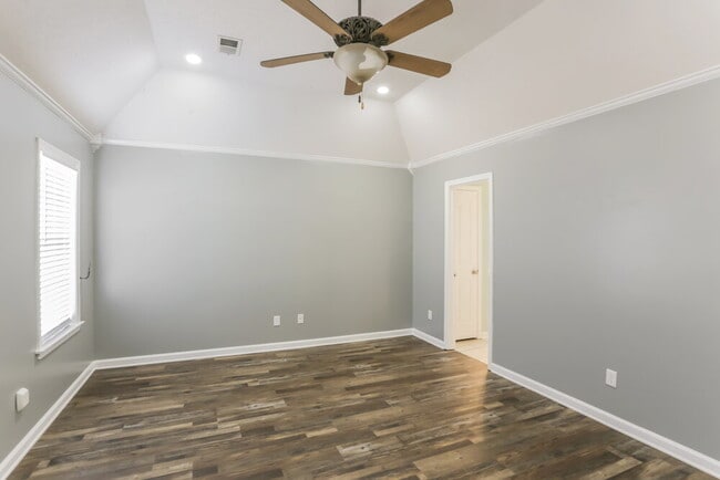 Building Photo - 8036 New Castle Cove