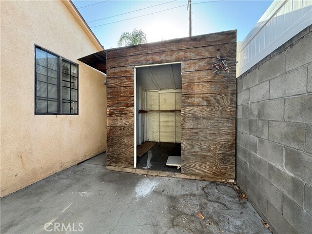 Building Photo - 7051 Lindley Ave