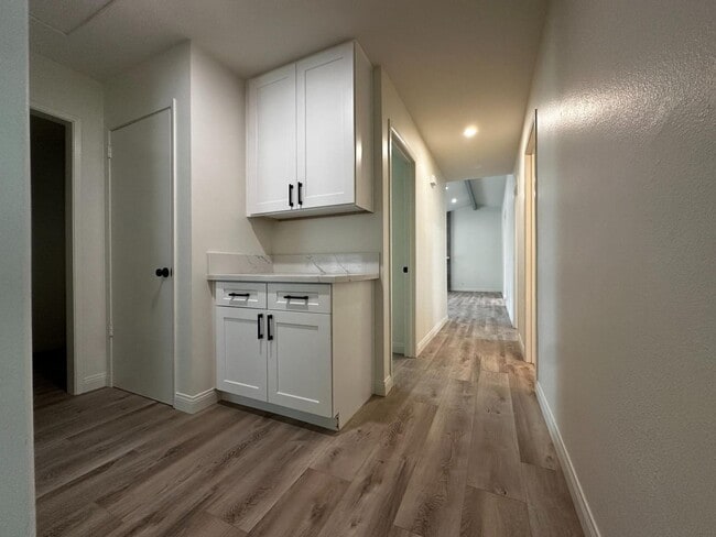 Building Photo - Fully Remodeled Single-Level Encinitas Gem...