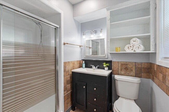 Building Photo - 906 Alyse St