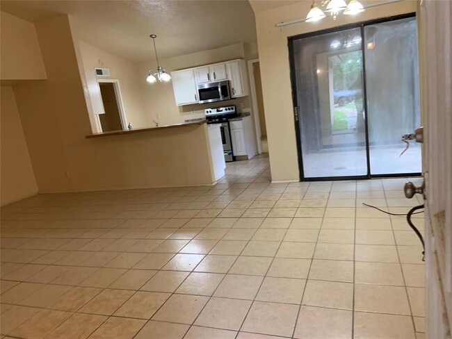 Building Photo - 5613 Hollow Pines Dr