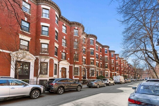 Building Photo - 84 Gainsborough St