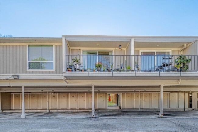 Building Photo - 2234 S Piney Point Rd