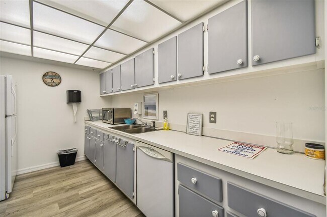 Building Photo - 255 Dolphin Point