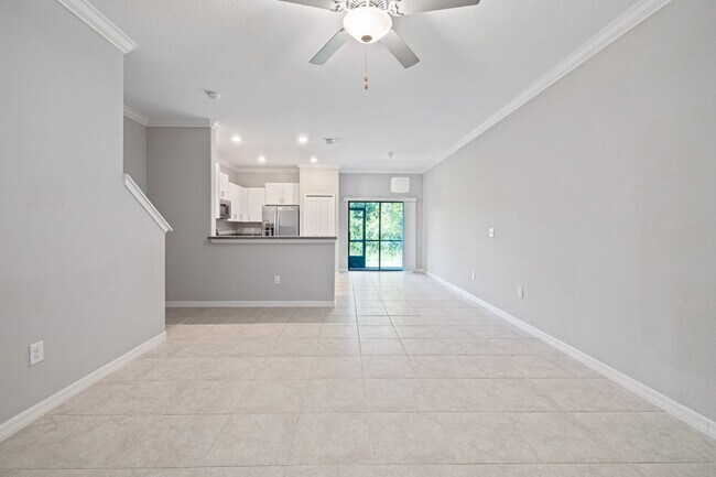 Building Photo - "Charming 3-Bed Sanctuary in Lutz with gre...