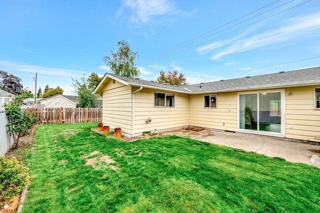 Building Photo - Savage / Ellis Duplex
