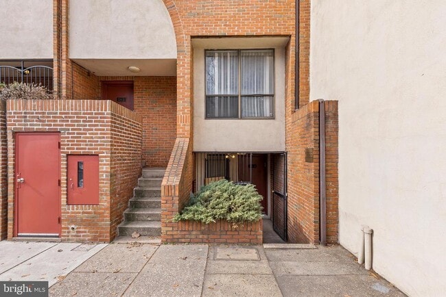 Building Photo - 228 N 22nd St