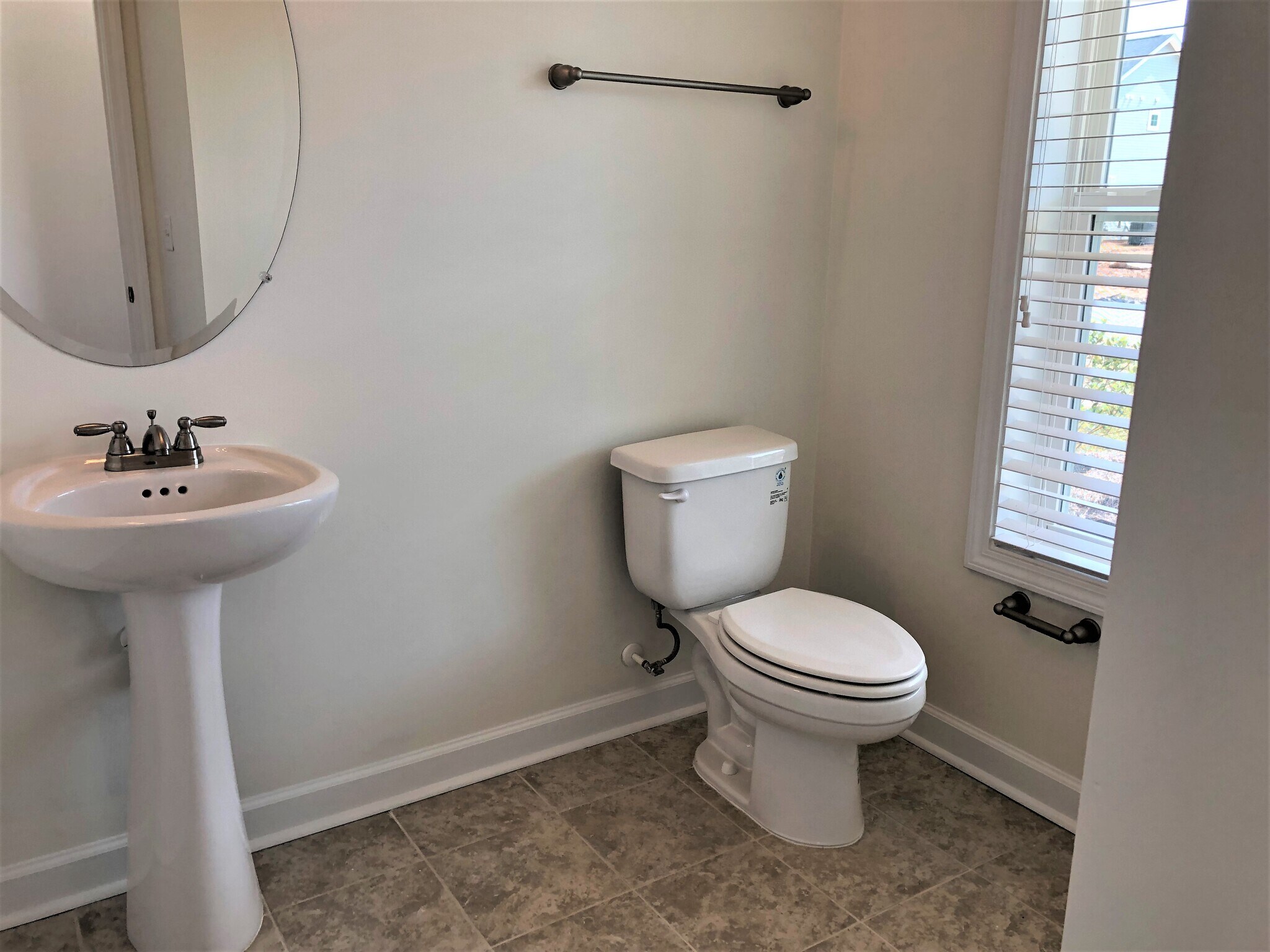 Building Photo - 528 Lateleaf Dr