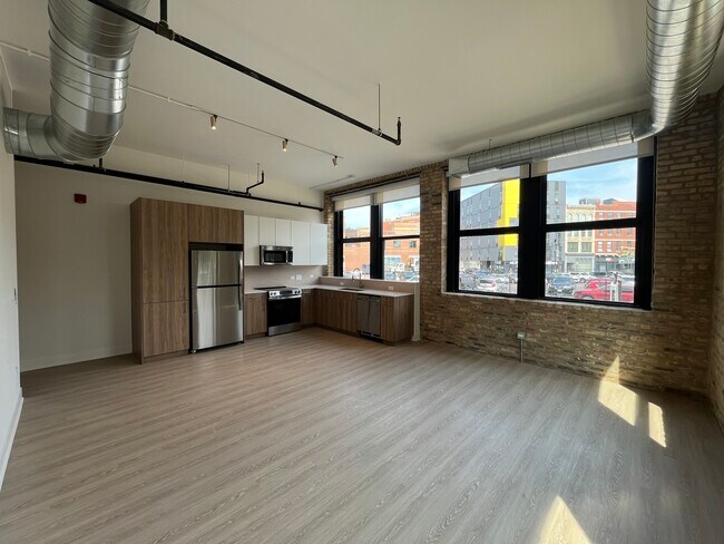 Building Photo - 1040 W Huron St