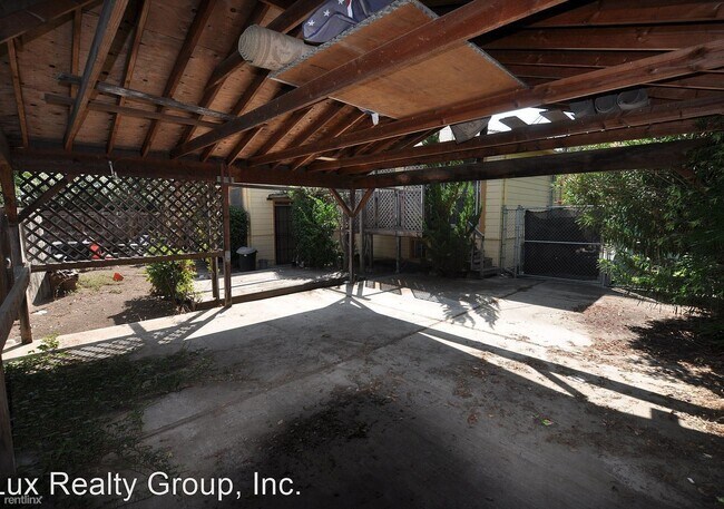 Building Photo - 547 Runnymede St