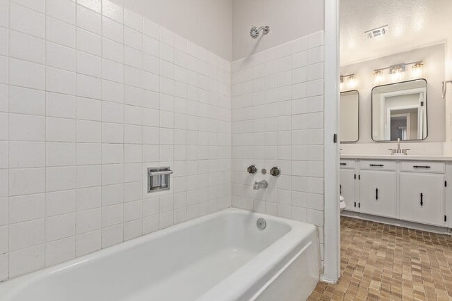 Building Photo - Beautifully updated Ranch Style Home