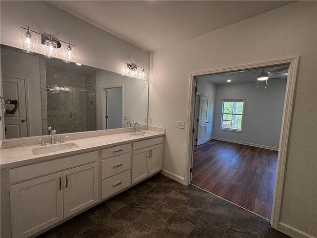 Building Photo - 202 Summit Ave SE