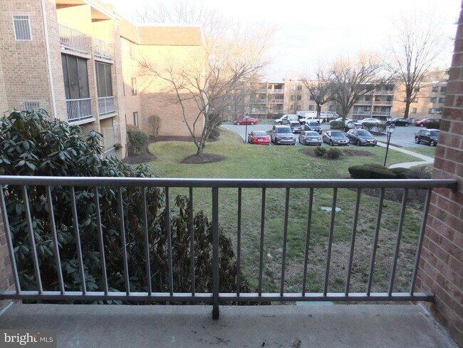 Building Photo - 1640 Oakwood Dr
