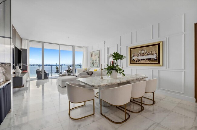 Building Photo - 700 NE 26th Terrace