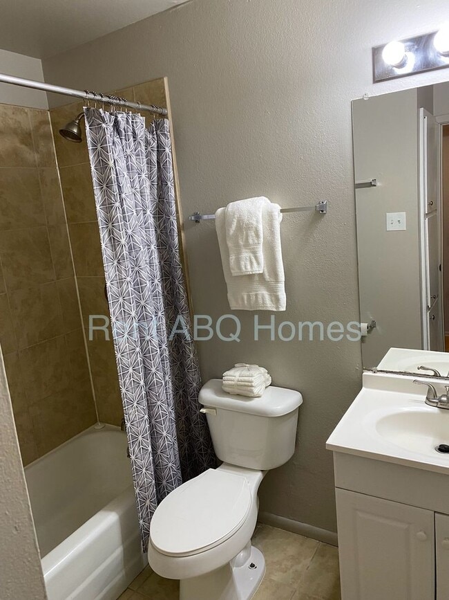 Building Photo - 3 Bed, 2 Bath Family Home in Highland School District