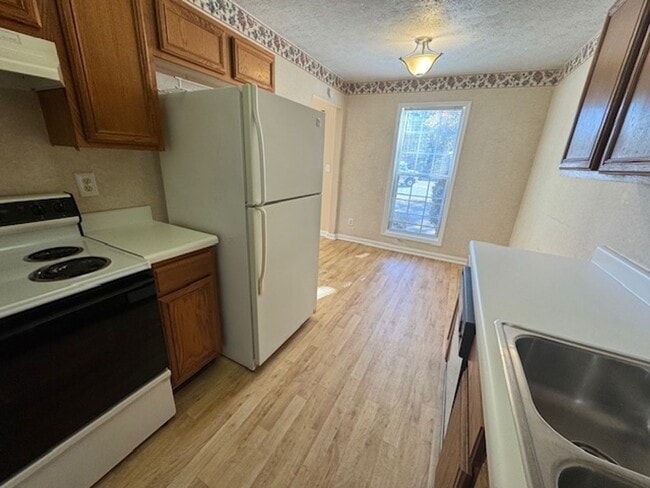 Building Photo - 135 Ridgefield Dr