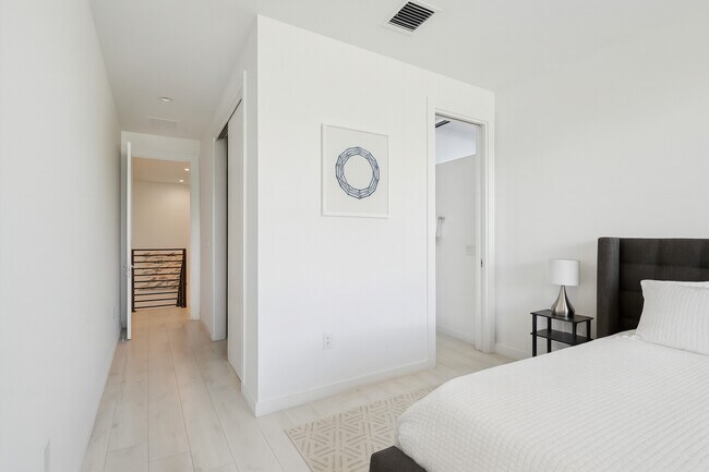 Building Photo - 3458 Day Ave