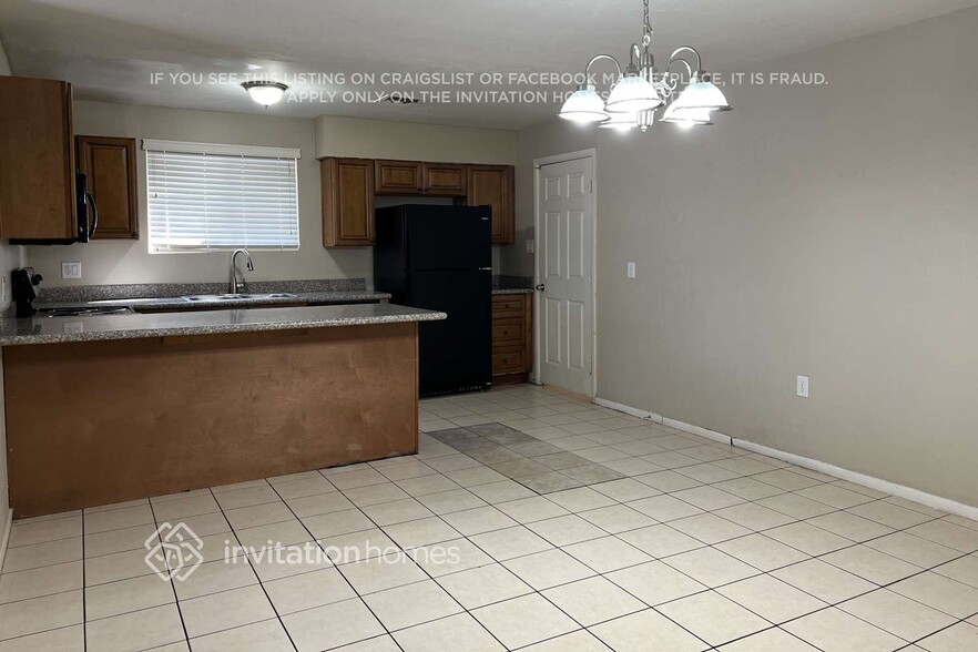 Building Photo - 4832 W Catalina Dr