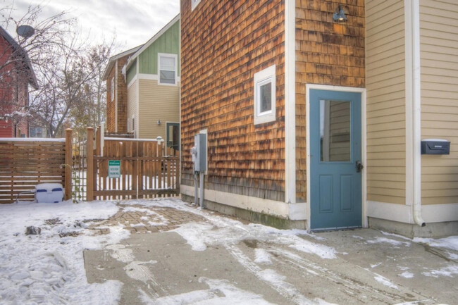 Building Photo - 4489 Alexander St