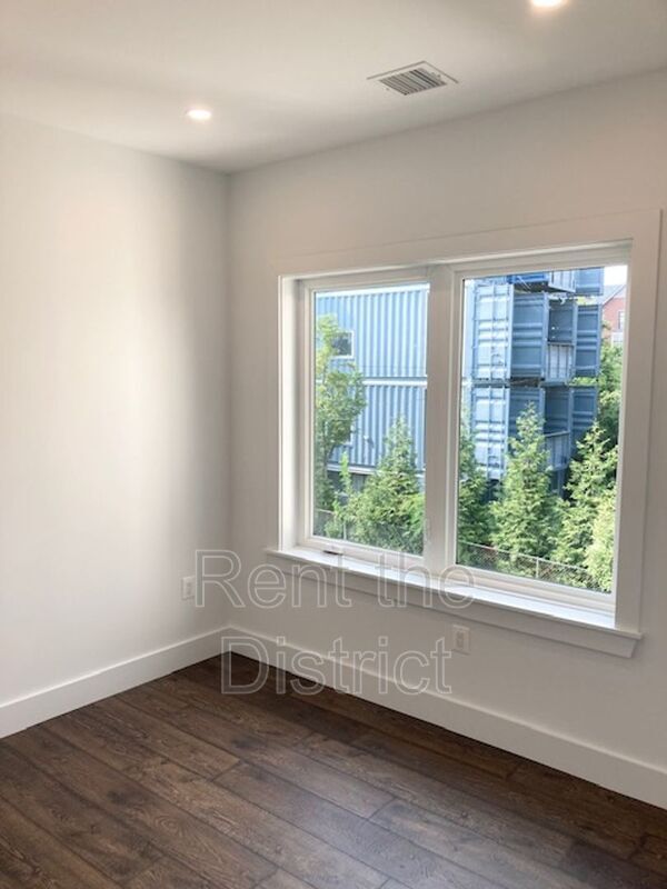 Building Photo - 712 Kearny St