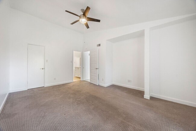 Building Photo - 5711 Sugar Hill Dr