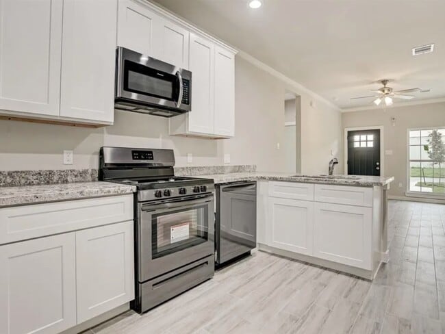 Building Photo - 4425 Clover St