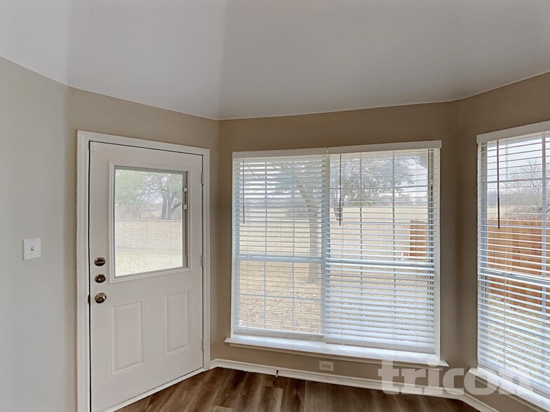 Building Photo - 1013 Kingsley Dr