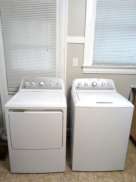 Building Photo - 1910 Madison Ave