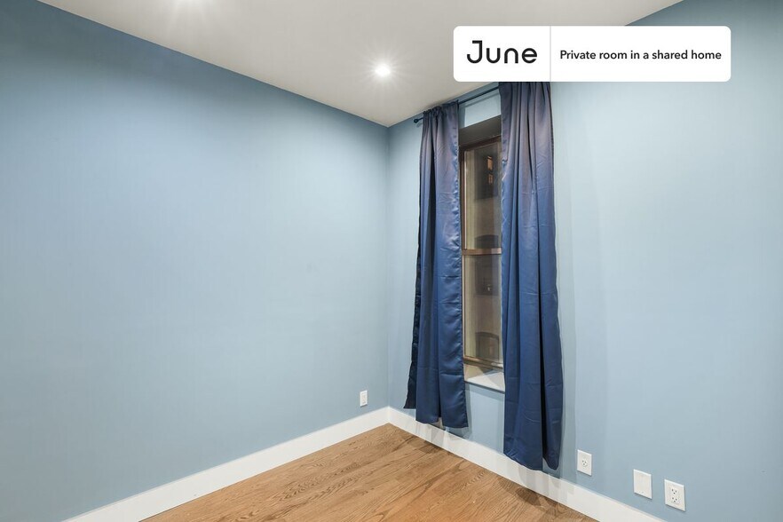 Building Photo - Private bedroom in 4 bed/2 bath Home