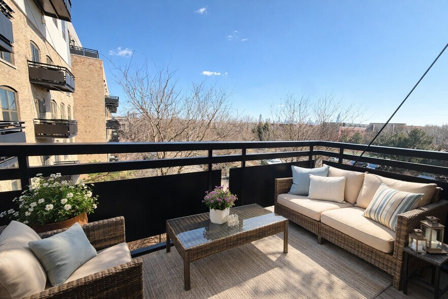 Building Photo - 1735 W Diversey Pkwy