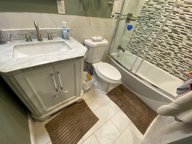 Building Photo - 4 Shadowbrook Ln