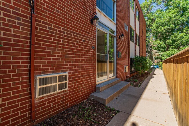 Building Photo - 1330 Race St