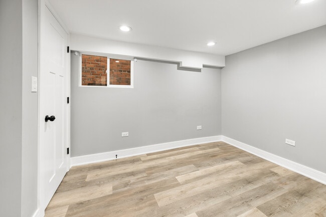 Building Photo - 4624 N Springfield Ave