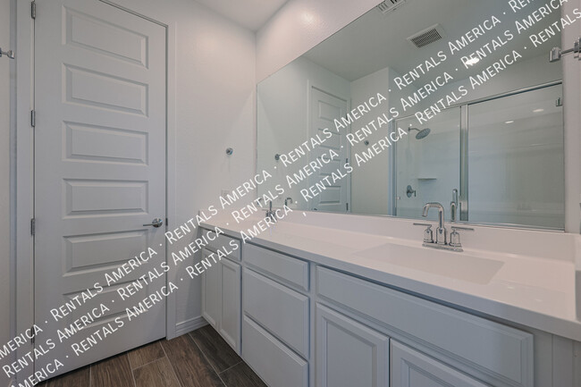 Building Photo - 5938 N 90th Dr