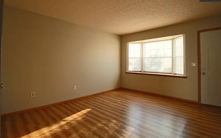 Building Photo - 2649 Sandbury Blvd