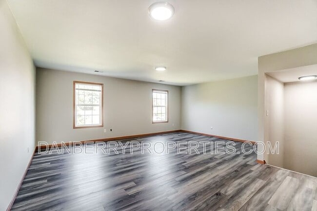 Building Photo - 1111 N Byrne Rd