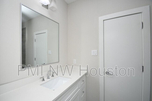 Building Photo - 5904 Gardendale Dr