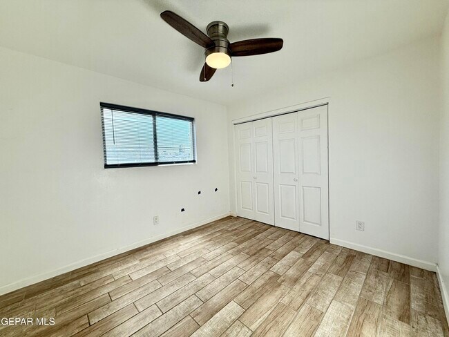 Building Photo - 10833 Cardigan Dr