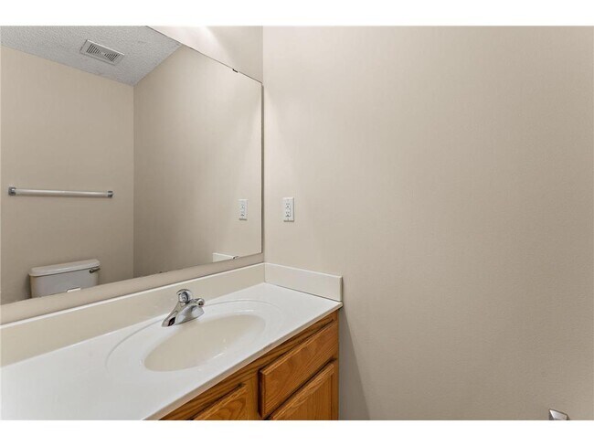 Building Photo - 14975 Pinto Ln