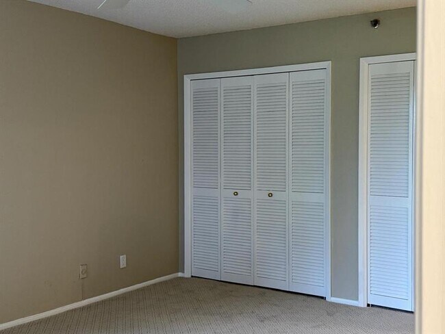 Building Photo - 3507 Oaks Way