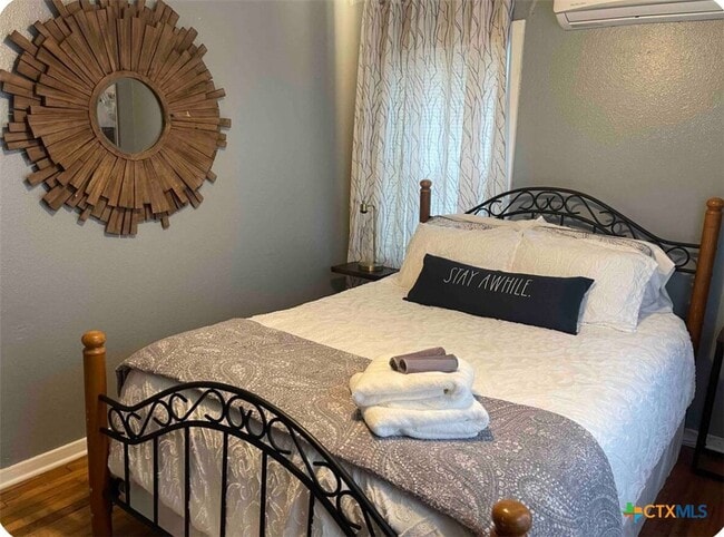 Building Photo - 284 Perryman St