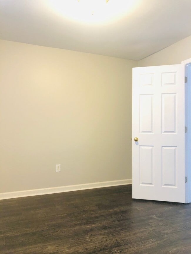 Building Photo - Close to Downtown Greer - this is a Fantastic 2 Bedroom, 2.5 Bathroom end unit condo that offers ...