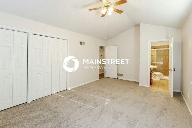 Building Photo - 3 Bedroom Pet-Friendly Home in KANSAS CITY, MO with Main Street Renewal