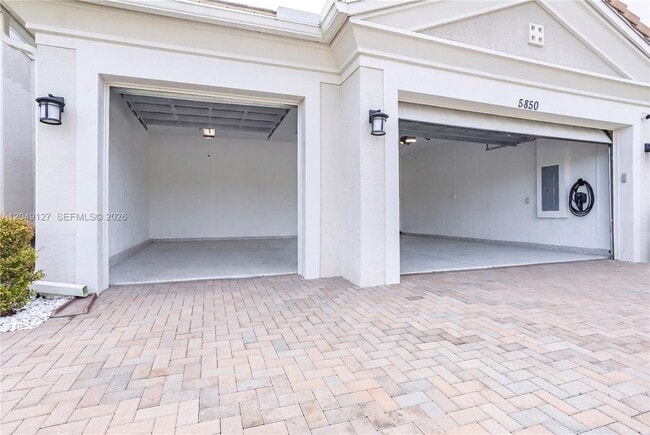Building Photo - 5850 Whippoorwill Cir