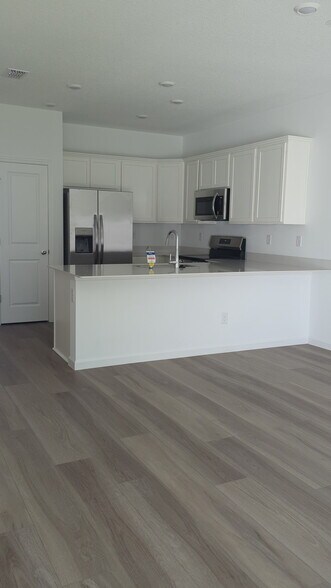 Building Photo - 550 Holly Lakes Dr